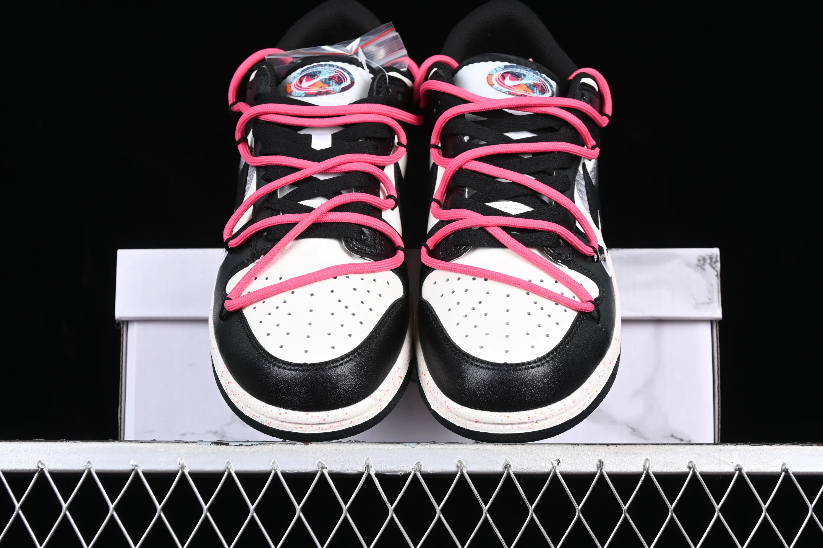 All Categories Nk SB Dunk Series Nk SB Dunk Low Low-top sneakers Nk Dunk Low "Multi Color" Vibrant three hooks Customized version of deconstructed strap casual sneakers FD4623-131